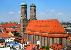 Достопримечательность Мюнхена: кафедральный собор Пресвятой Девы Марии (Фрауэнкирхе) Мюнхен церковь с отпечатком дьявола